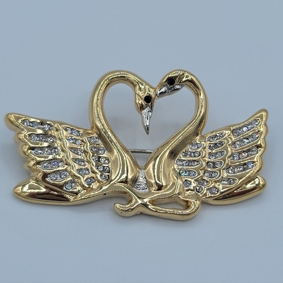 Vintage Butler Pair Of Swans Crystal Goldtone Brooch #650 - Picture 2 of 10